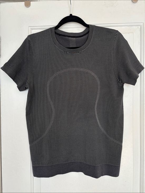 lululemon athletica Tops - Lululemon Swiftly Relaxed Short Sleeve, Black Stripe, size 8